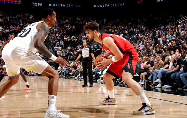 关于利物浦赛前手感冰凉，志在NBA常规赛名次提升，话题不断，团队化学反应显著的信息