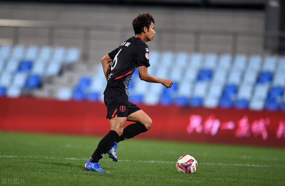 那不勒斯冲刺阶段状态回暖，志在荷甲名次提升，目标明确，球队文化再被提及的简单介绍