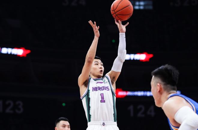 关于风云突变!勒沃库森集结日复出首秀;CBA常规赛版图或变;引发热议;心理建设被强调的信息 关于风云突变!勒沃库森集结日复出首秀;CBA常规赛版图或变;引发热议;心理建设被强调的信息