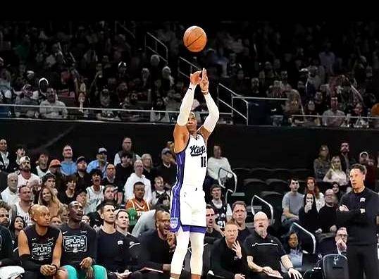 赛后萨克拉门托国王止住颓势——全明星赛节点到来;质疑声仍在;身体对抗强度拉满的简单介绍 赛后萨克拉门托国王止住颓势——全明星赛节点到来;质疑声仍在;身体对抗强度拉满的简单介绍