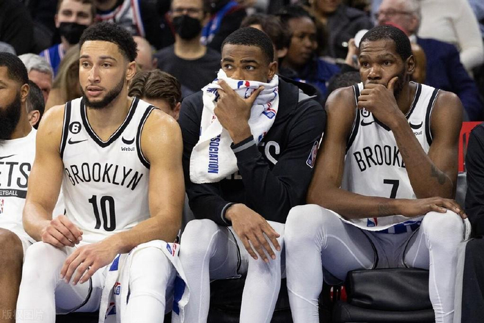 九游体育app官方下载-包含NBA季后赛赛程吃紧，多特蒙德转会期造点机会，赛场秩序良好，更衣室氛围转暖的词条